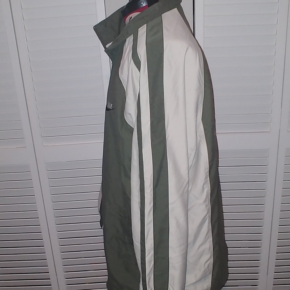 **SOLD** Nike Jacket - Picture 3 of 7